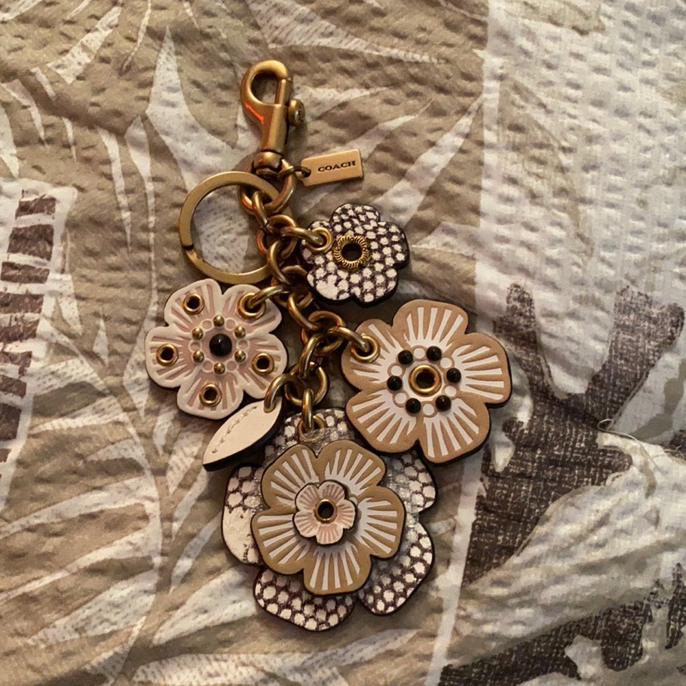 Coach Keychain flowers 🌸